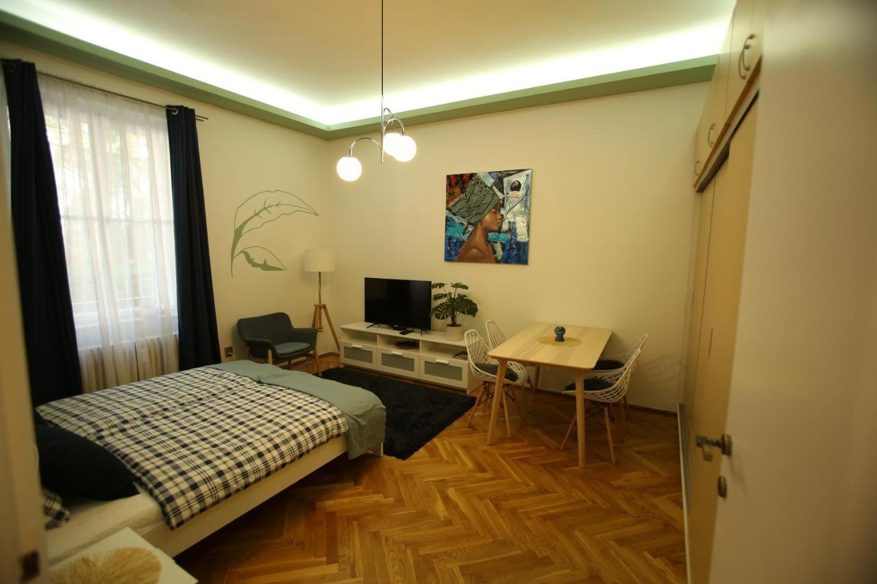 Castle Courtyard Hideaway Apartment Будапеща Екстериор снимка