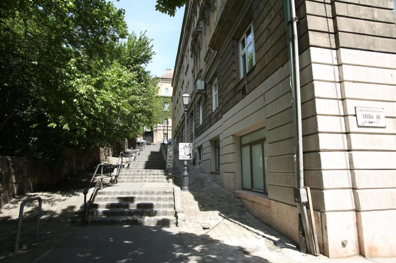 Castle Courtyard Hideaway Apartment Будапеща Екстериор снимка