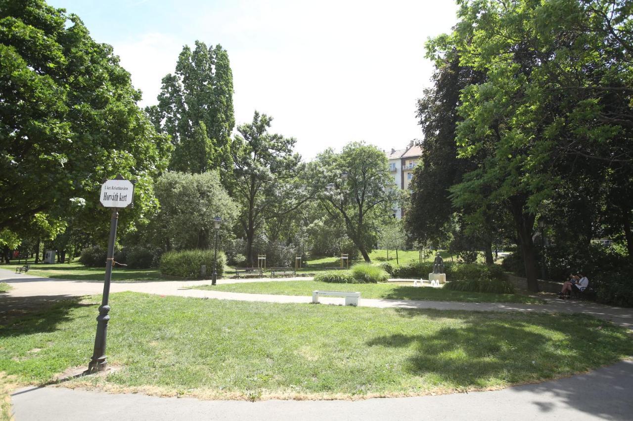 Castle Courtyard Hideaway Apartment Будапеща Екстериор снимка